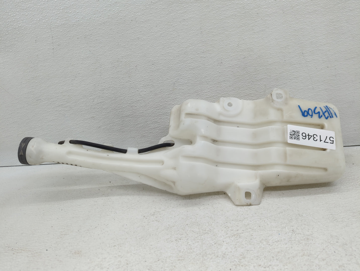 2010-2015 Chevrolet Camaro Windshield Washer Fluid Reservoir Bottle Oem - Oemusedautoparts1.com