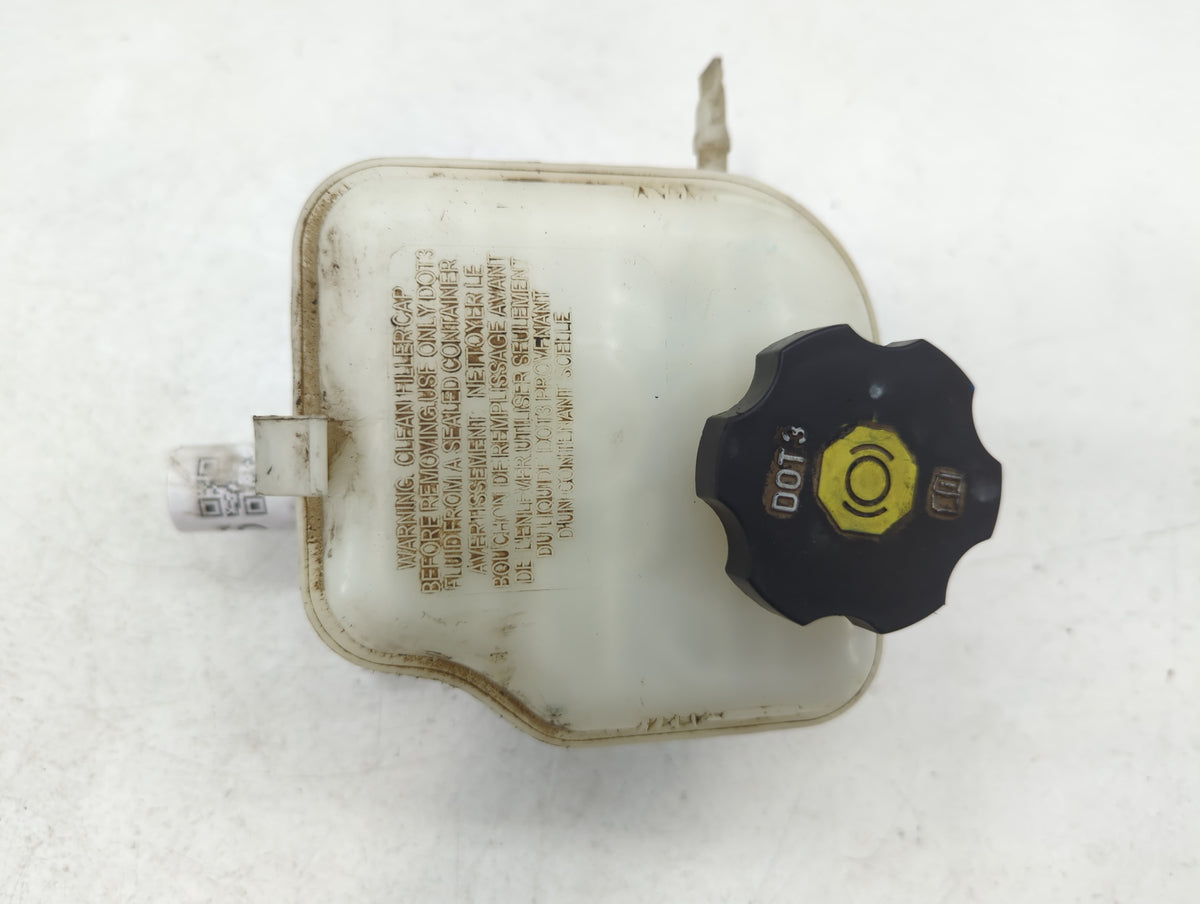2010-2011 Chevrolet Camaro Brake Master Cylinder 610686 - Oemusedautoparts1.com