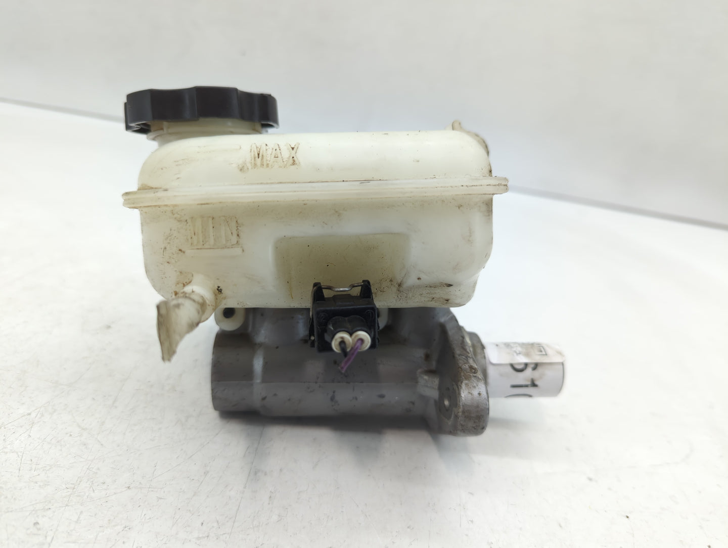 2010-2011 Chevrolet Camaro Brake Master Cylinder - Oemusedautoparts1.com