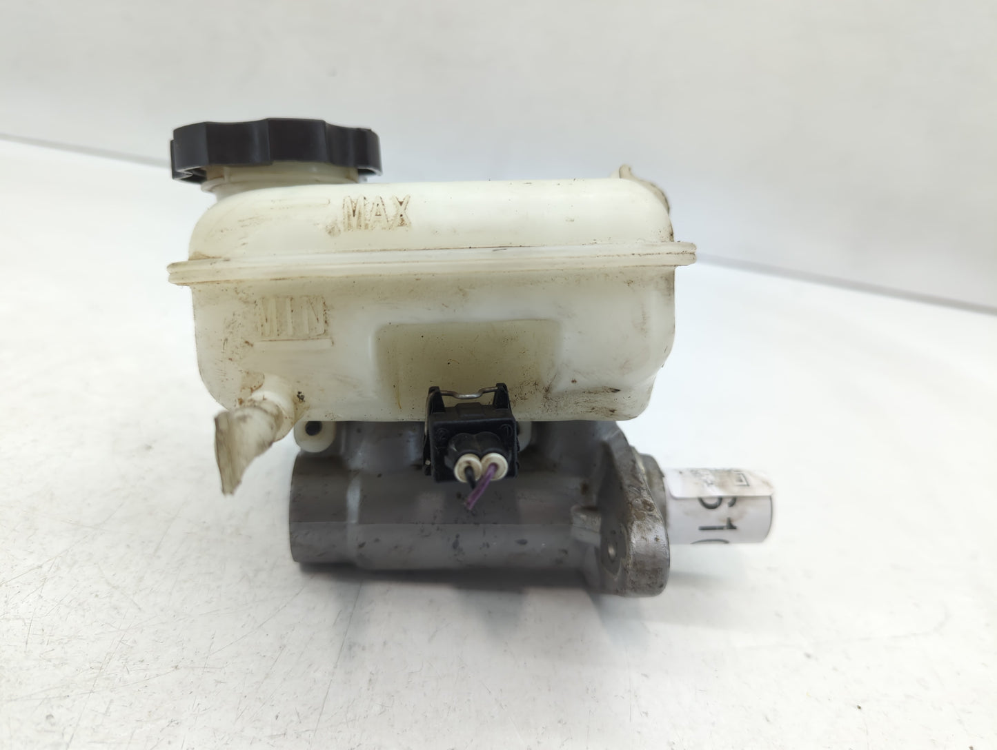 2010-2011 Chevrolet Camaro Brake Master Cylinder - Oemusedautoparts1.com