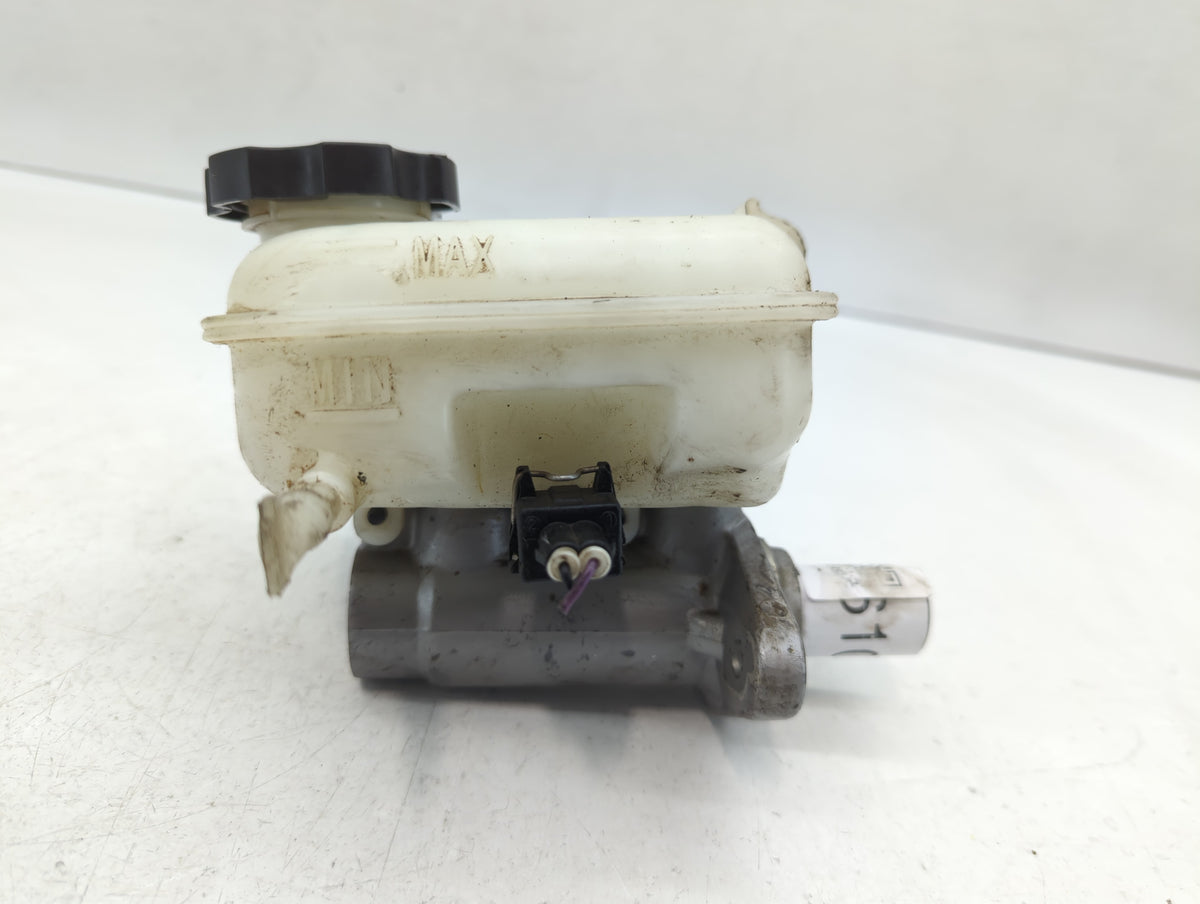 2010-2011 Chevrolet Camaro Brake Master Cylinder 610686 - Oemusedautoparts1.com