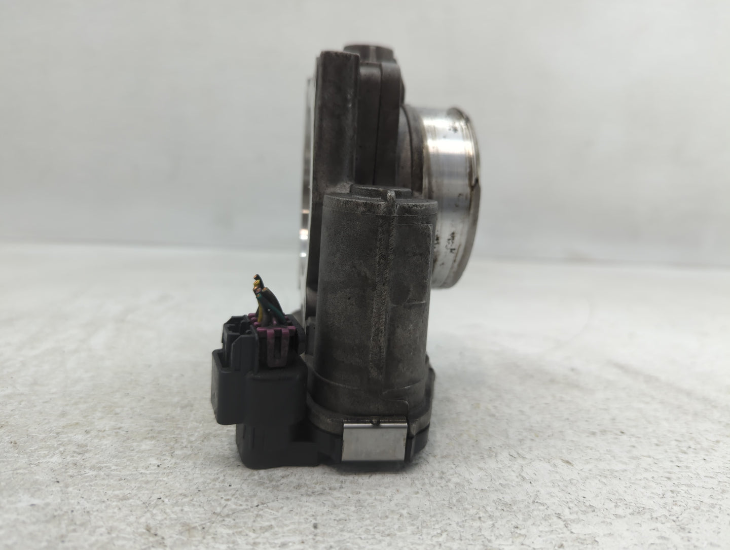 2010-2011 Chevrolet Camaro Throttle Body P/N:994AA Fits Fits 2007 2008 2009 2010 2011 2012 OEM Used Auto Parts - Oemusedauto