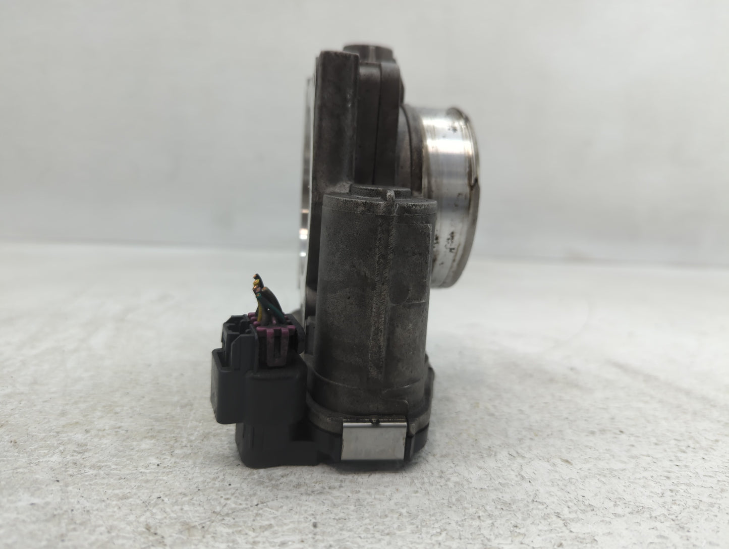 2010-2011 Chevrolet Camaro Throttle Body P/N:994AA Fits Fits 2007 2008 2009 2010 2011 2012 OEM Used Auto Parts - Oemusedauto