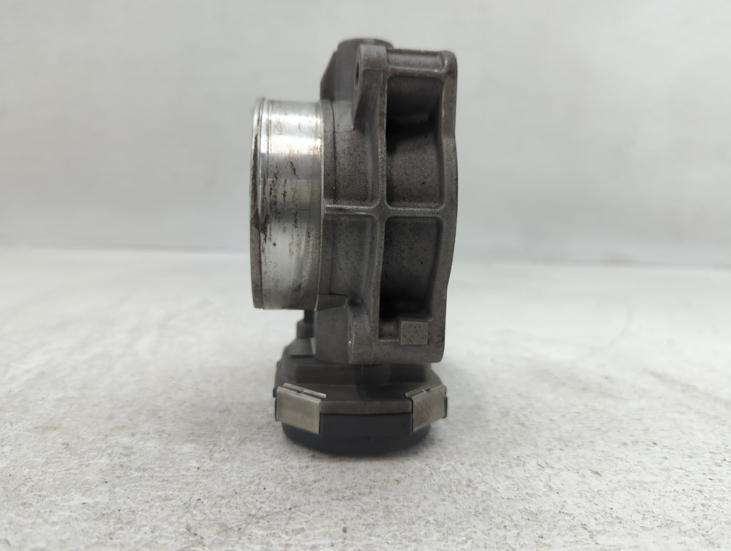 2010-2011 Chevrolet Camaro Throttle Body P/N:994AA Fits Fits 2007 2008 2009 2010 2011 2012 OEM Used Auto Parts - Oemusedauto