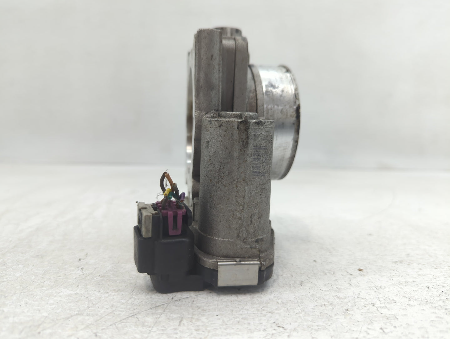 2010-2011 Chevrolet Camaro Throttle Body P/N:994AA Fits Fits 2007 2008 2009 2010 2011 2012 OEM Used Auto Parts - Oemusedauto