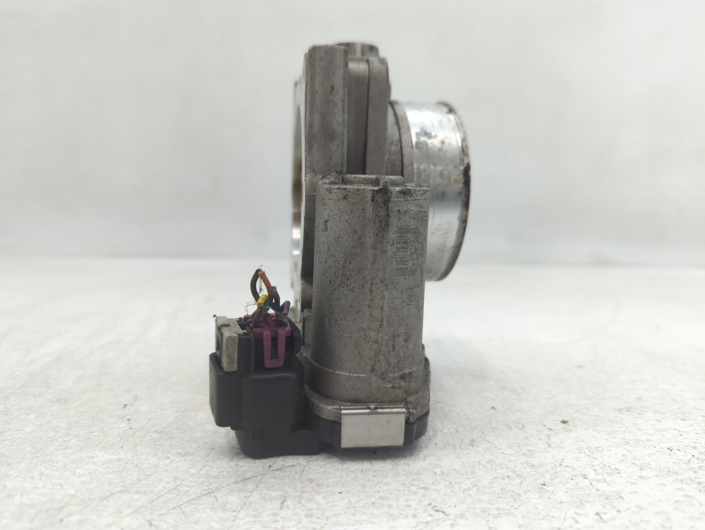 2010-2011 Chevrolet Camaro Throttle Body P/N:994AA Fits Fits 2007 2008 2009 2010 2011 2012 OEM Used Auto Parts - Oemusedauto