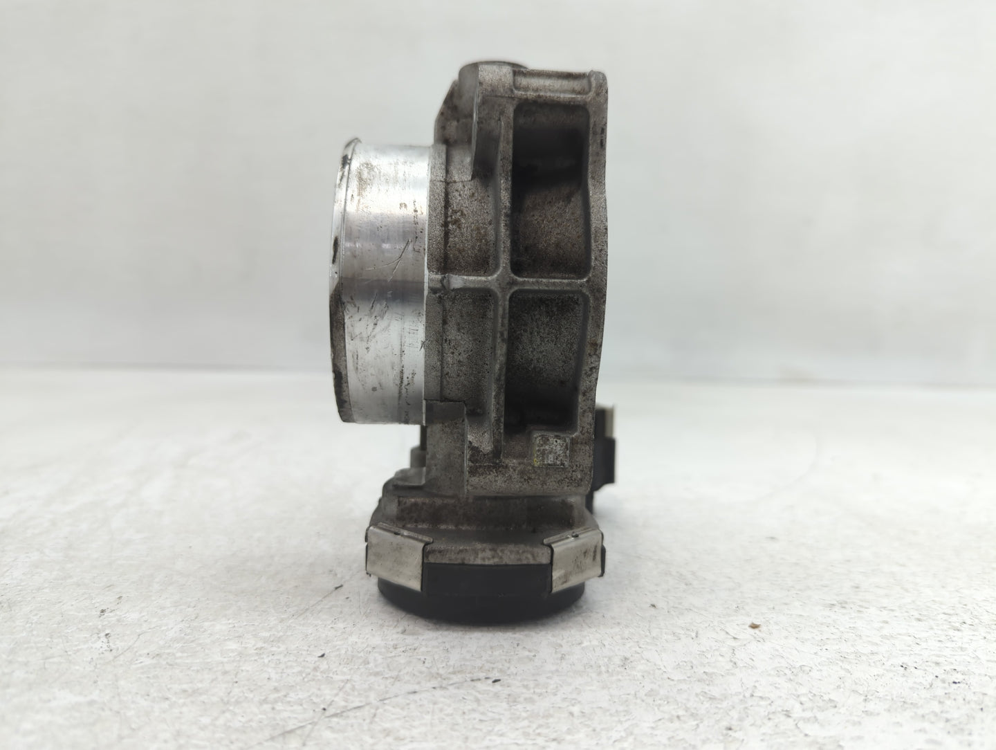 2010-2011 Chevrolet Camaro Throttle Body P/N:994AA Fits Fits 2007 2008 2009 2010 2011 2012 OEM Used Auto Parts - Oemusedauto