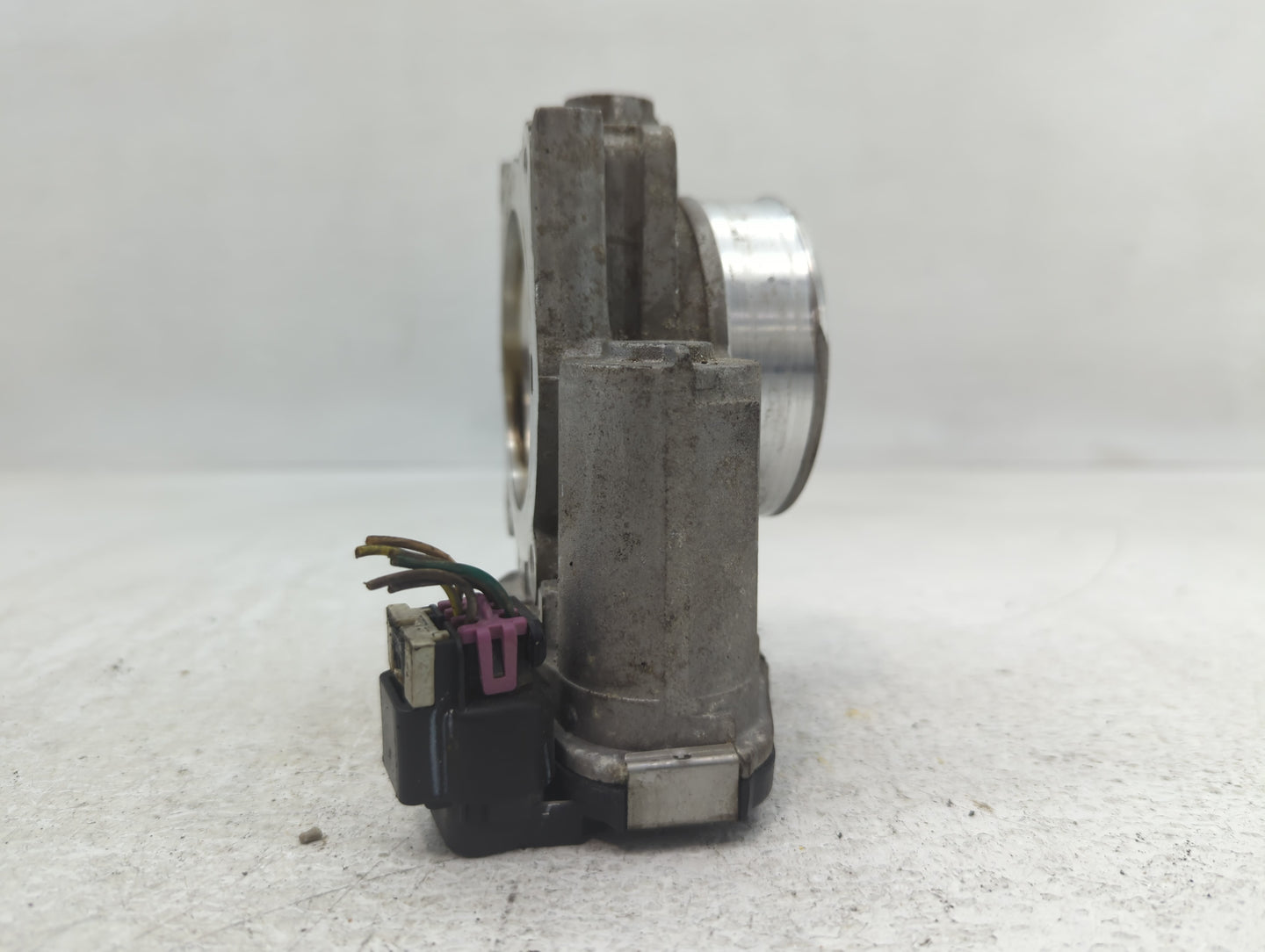 2010-2011 Chevrolet Camaro Throttle Body P/N:994AA Fits Fits 2007 2008 2009 2010 2011 2012 OEM Used Auto Parts - Oemusedauto