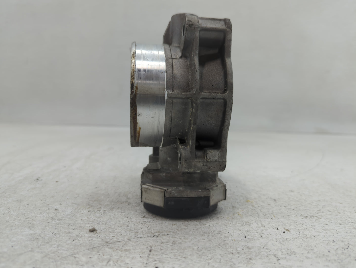 2010-2011 Chevrolet Camaro Throttle Body P/N:994AA Fits Fits 2007 2008 2009 2010 2011 2012 OEM Used Auto Parts - Oemusedauto