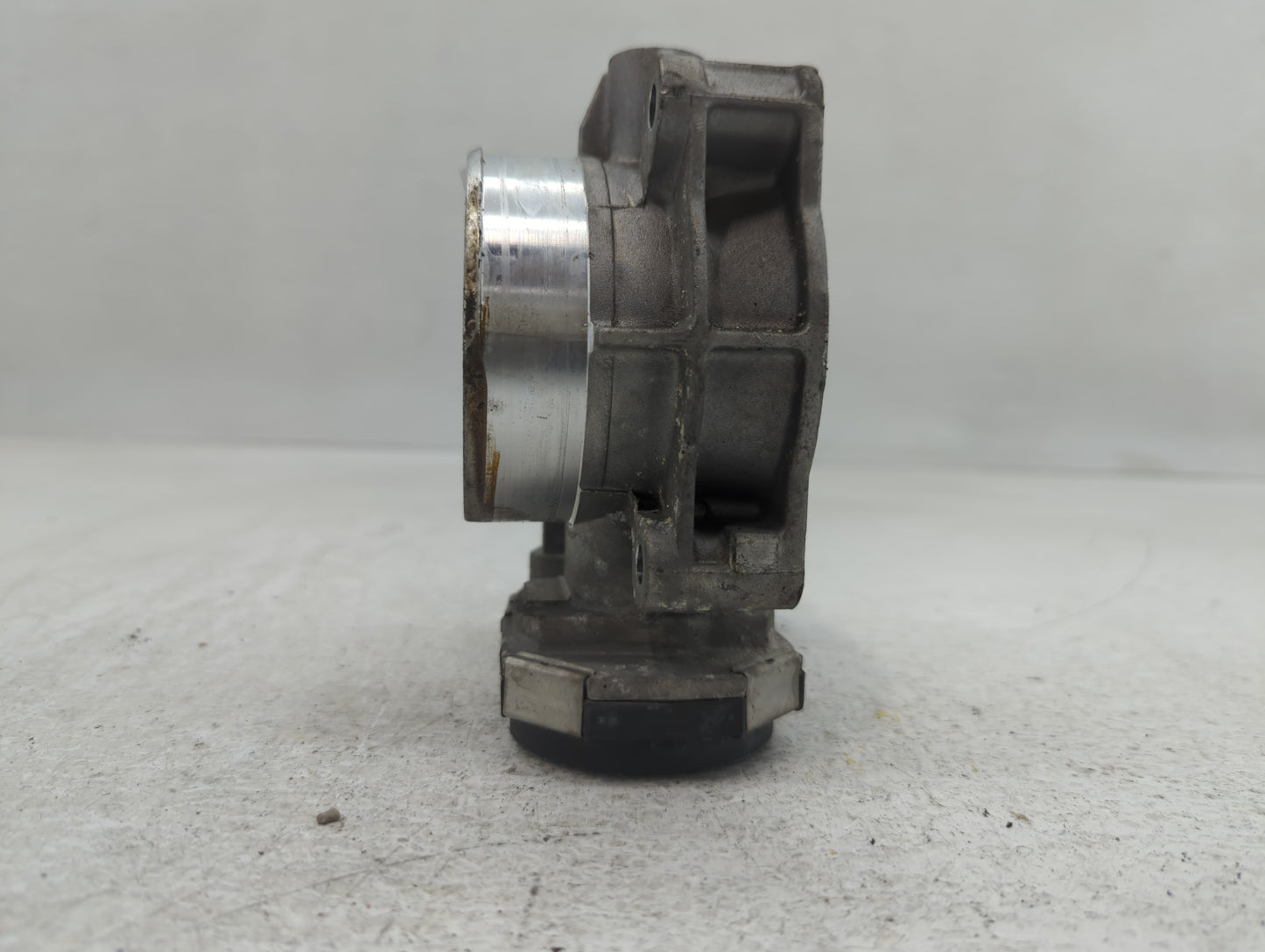 2010-2011 Chevrolet Camaro Throttle Body P/N:994AA Fits Fits 2007 2008 2009 2010 2011 2012 OEM Used Auto Parts - Oemusedauto