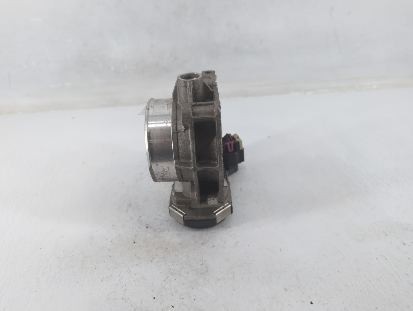 2010-2011 Chevrolet Camaro Throttle Body P/N:1161AA994AA9562C Fits Fits 2007 2008 2009 2010 2011 2012 OEM Used Auto Parts - 