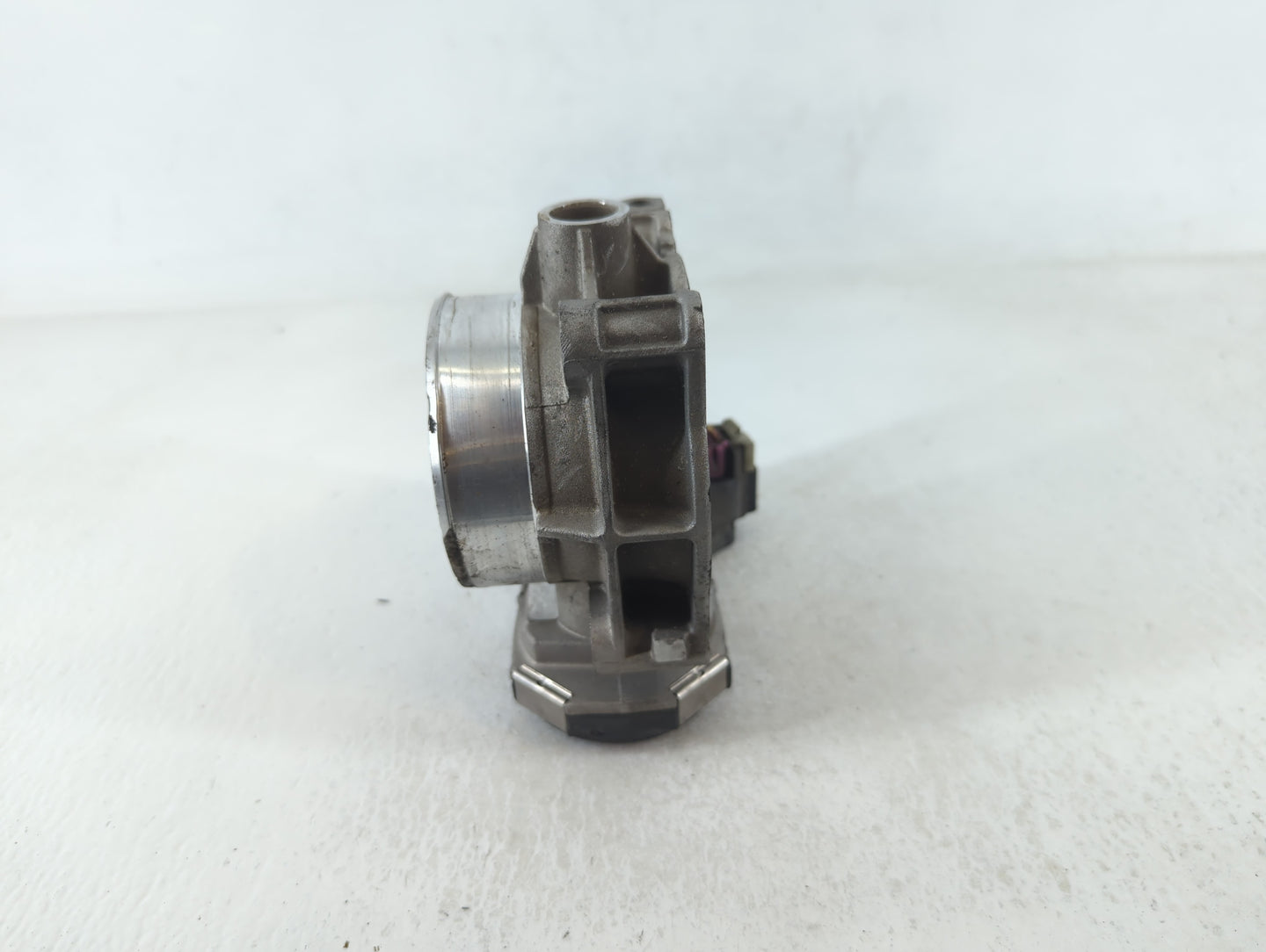 2010-2011 Chevrolet Camaro Throttle Body P/N:3360AA994AA2873C Fits Fits 2007 2008 2009 2010 2011 2012 OEM Used Auto Parts - 