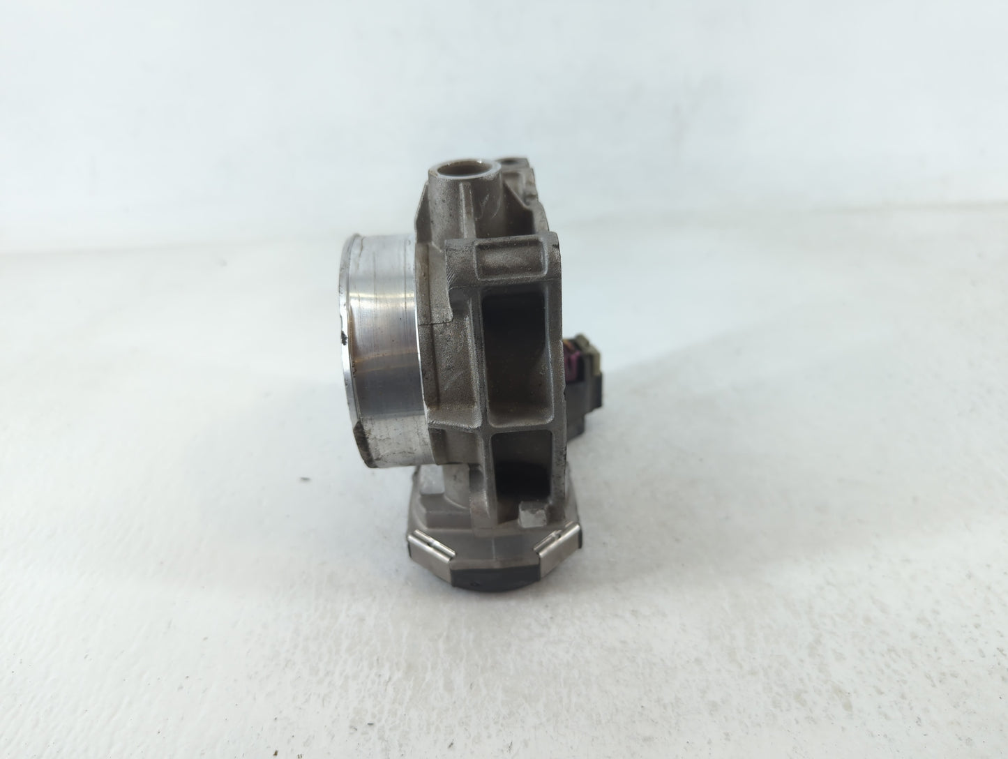 2010-2011 Chevrolet Camaro Throttle Body P/N:3360AA994AA2873C Fits Fits 2007 2008 2009 2010 2011 2012 OEM Used Auto Parts - 
