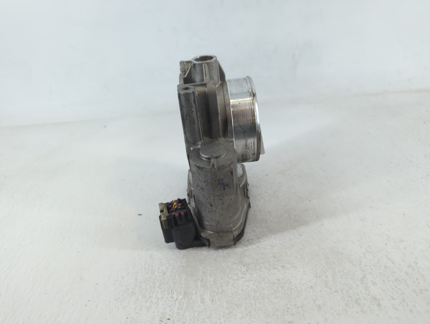 2010-2011 Chevrolet Camaro Throttle Body P/N:3360AA994AA2873C Fits Fits 2007 2008 2009 2010 2011 2012 OEM Used Auto Parts - 