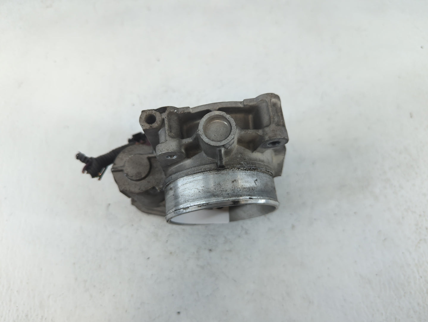 2010-2011 Chevrolet Camaro Throttle Body P/N:1960AA 994AA Fits Fits 2007 2008 2009 2010 2011 2012 OEM Used Auto Parts - Oemu
