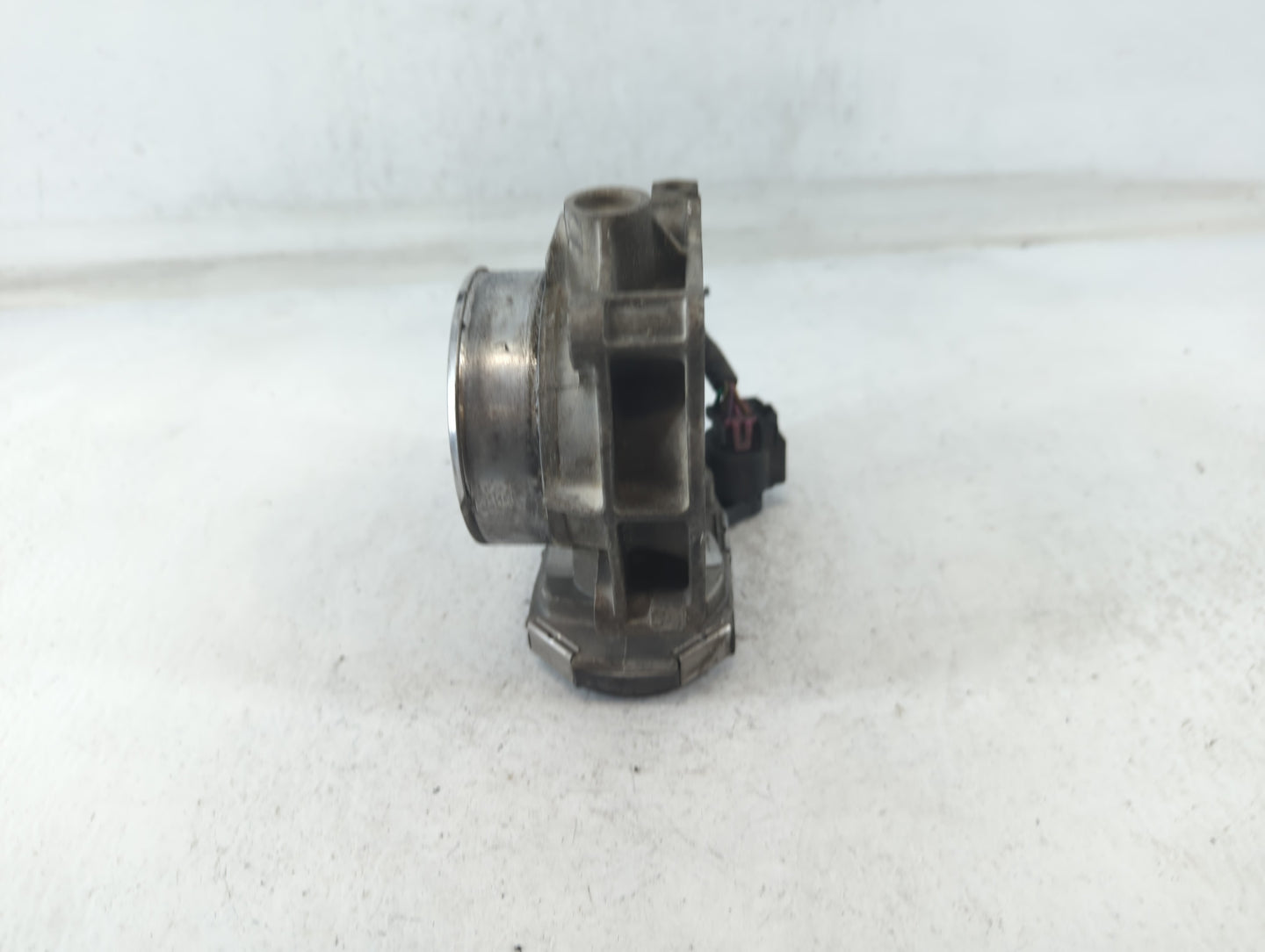 2010-2011 Chevrolet Camaro Throttle Body P/N:1960AA 994AA Fits Fits 2007 2008 2009 2010 2011 2012 OEM Used Auto Parts - Oemu