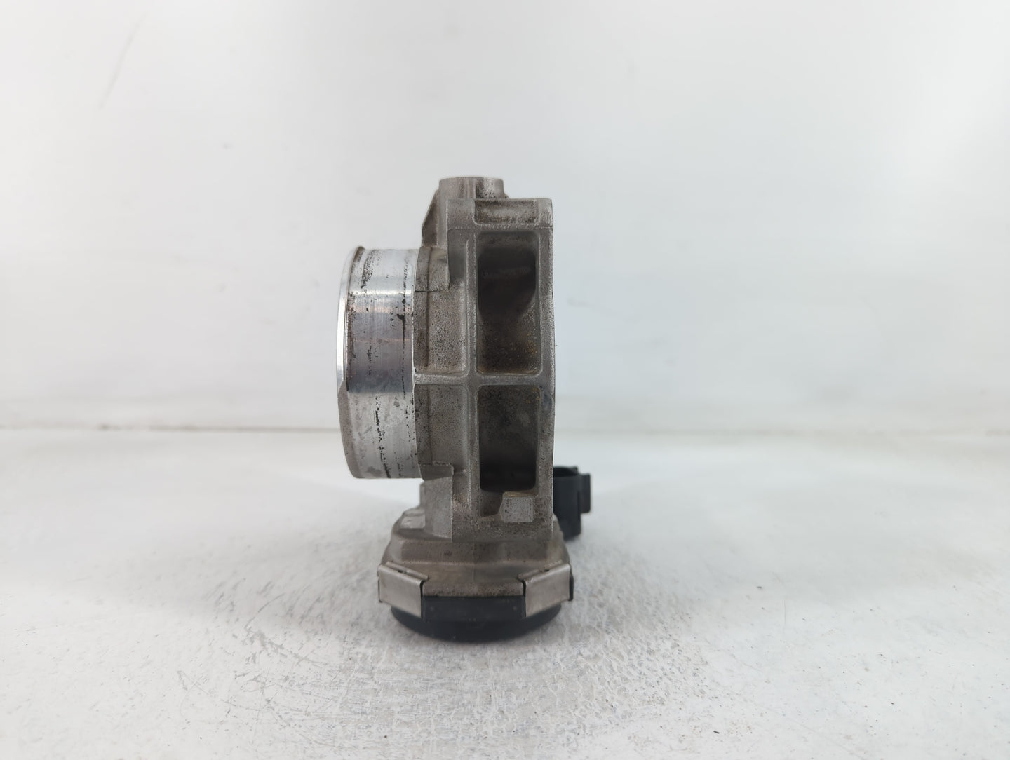 2010-2011 Chevrolet Camaro Throttle Body P/N:2950AA994AA4762C Fits Fits 2007 2008 2009 2010 2011 2012 OEM Used Auto Parts - 