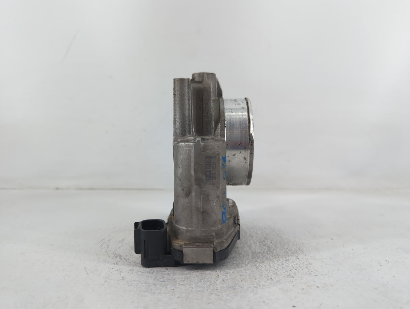 2010-2011 Chevrolet Camaro Throttle Body P/N:2950AA994AA4762C Fits Fits 2007 2008 2009 2010 2011 2012 OEM Used Auto Parts - 