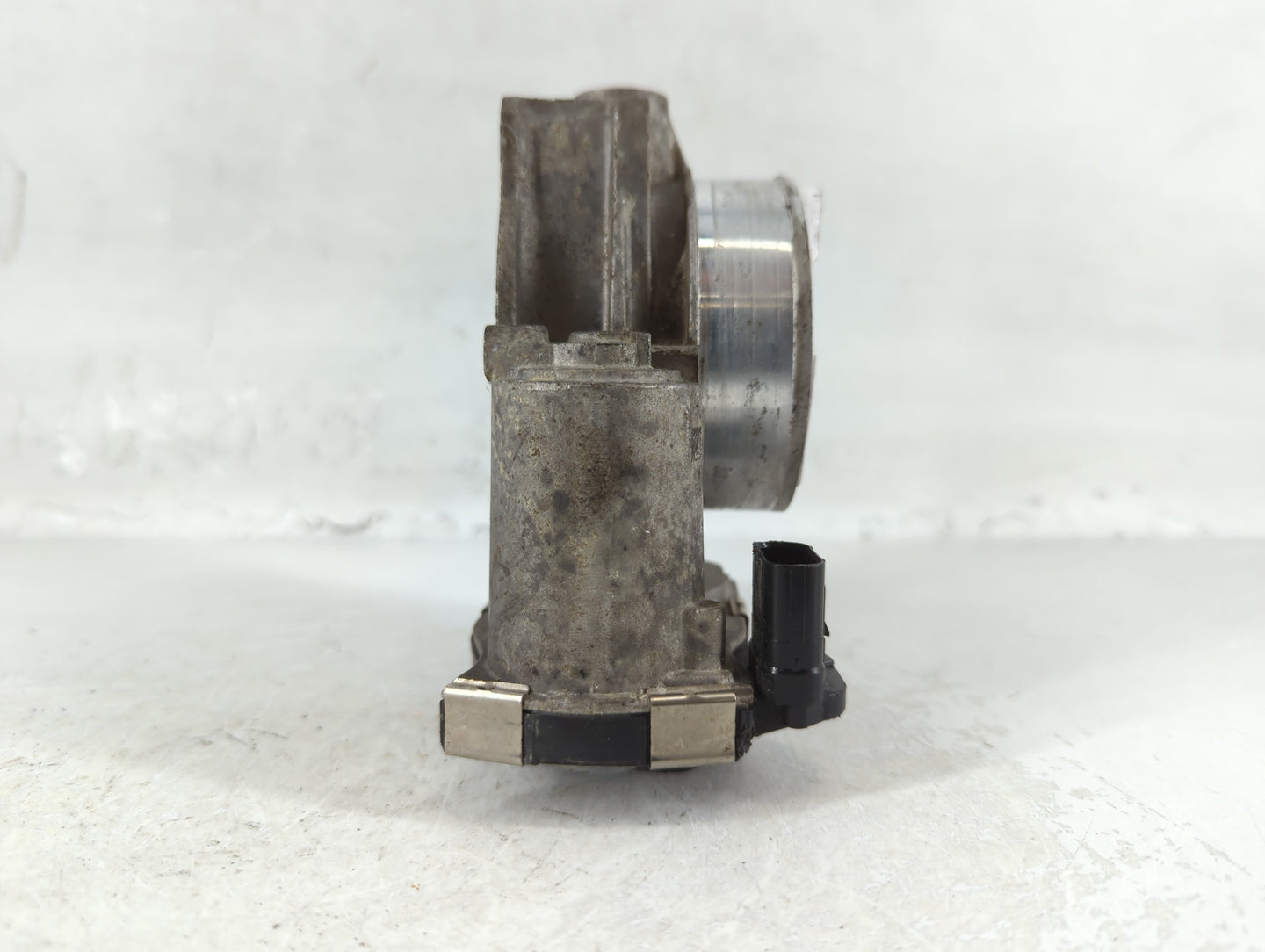 2010-2011 Chevrolet Camaro Throttle Body P/N:12632172BA Fits Fits 2007 2008 2009 2010 2011 2012 OEM Used Auto Parts - Oemuse