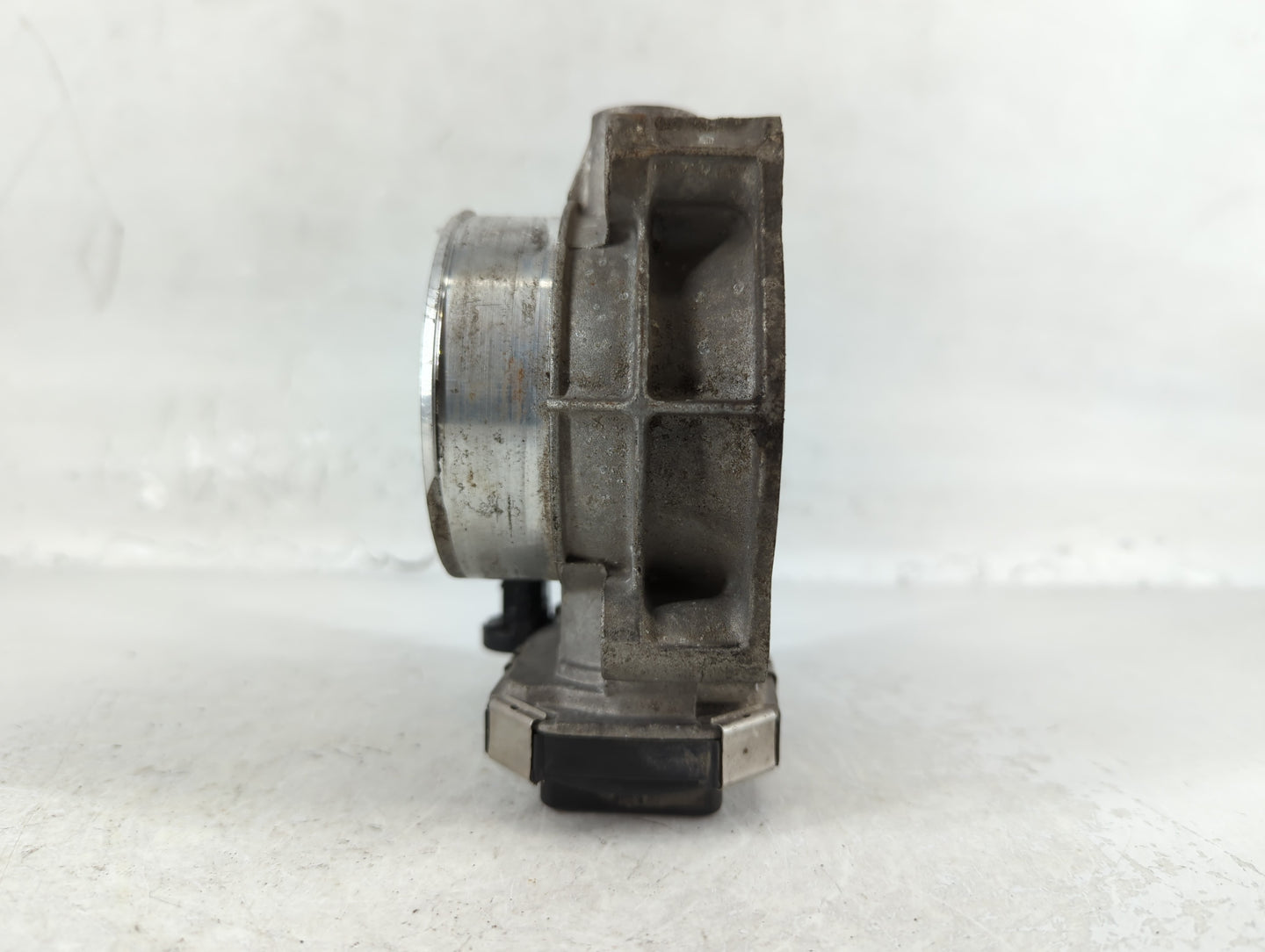 2010-2011 Chevrolet Camaro Throttle Body P/N:12632172BA Fits Fits 2007 2008 2009 2010 2011 2012 OEM Used Auto Parts - Oemuse