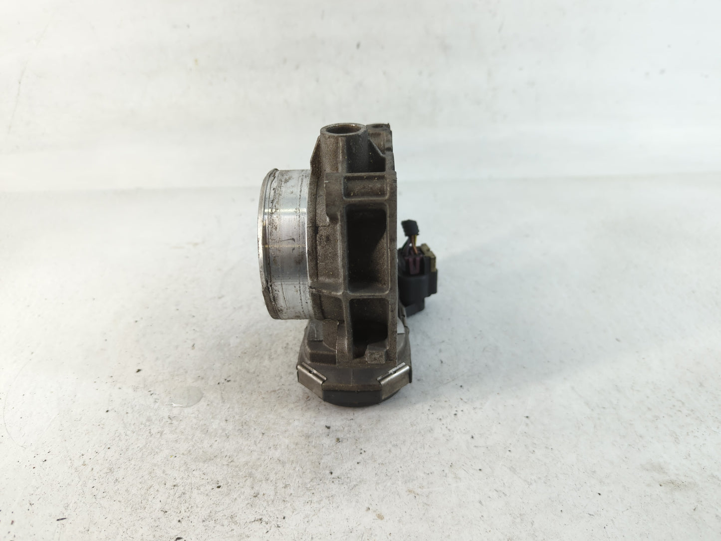 2010-2011 Chevrolet Camaro Throttle Body P/N:994AA2337C Fits Fits 2007 2008 2009 2010 2011 2012 OEM Used Auto Parts - Oemuse