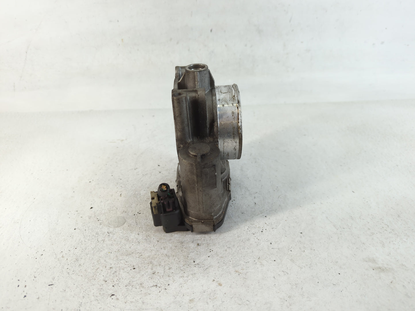 2010-2011 Chevrolet Camaro Throttle Body P/N:994AA2337C Fits Fits 2007 2008 2009 2010 2011 2012 OEM Used Auto Parts - Oemuse
