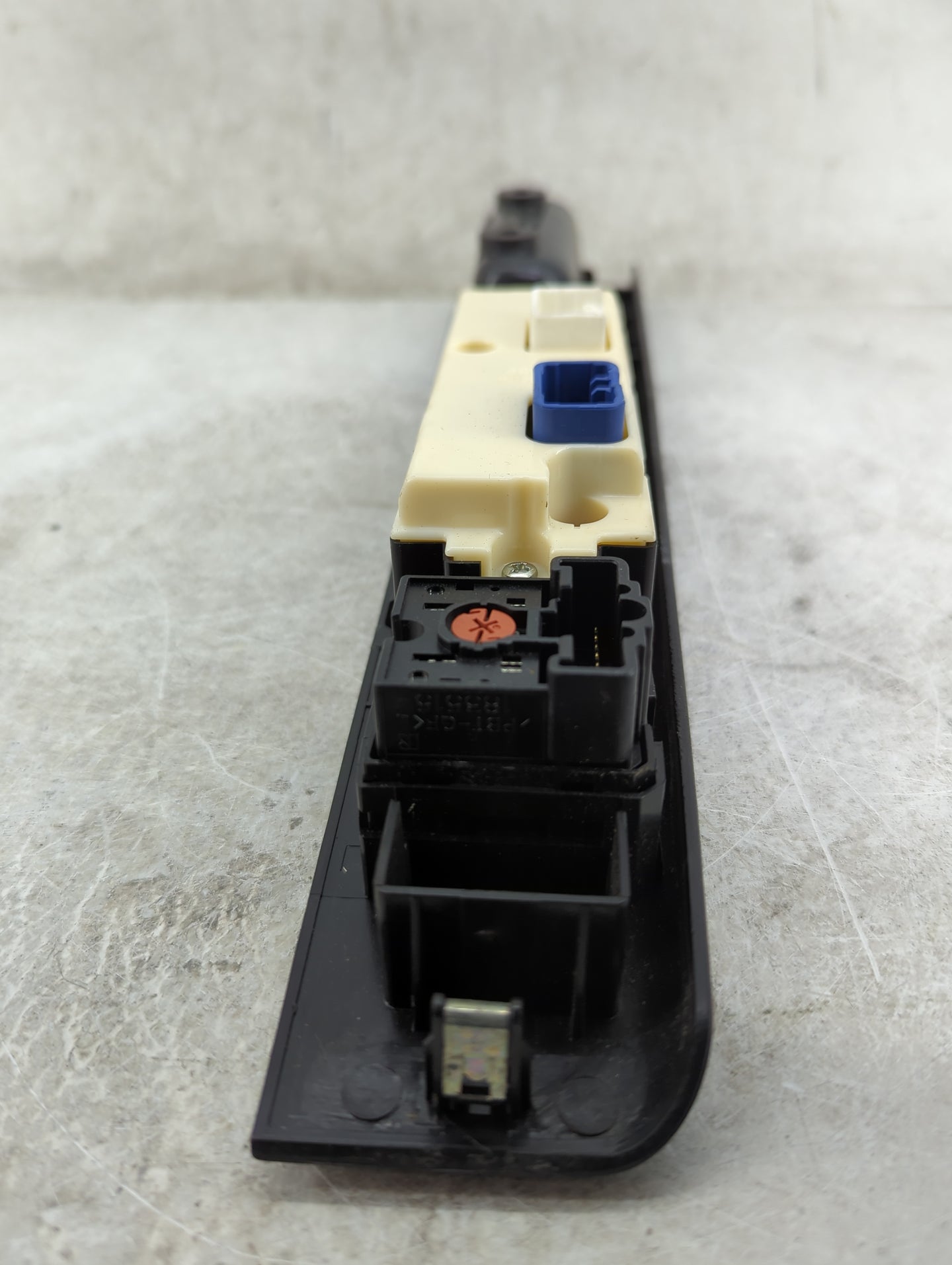 2004-2012 Chevrolet Colorado Master Power Window Switch Replacement Driver Side Left P/N:517317 Fits OEM Used Auto Parts - O
