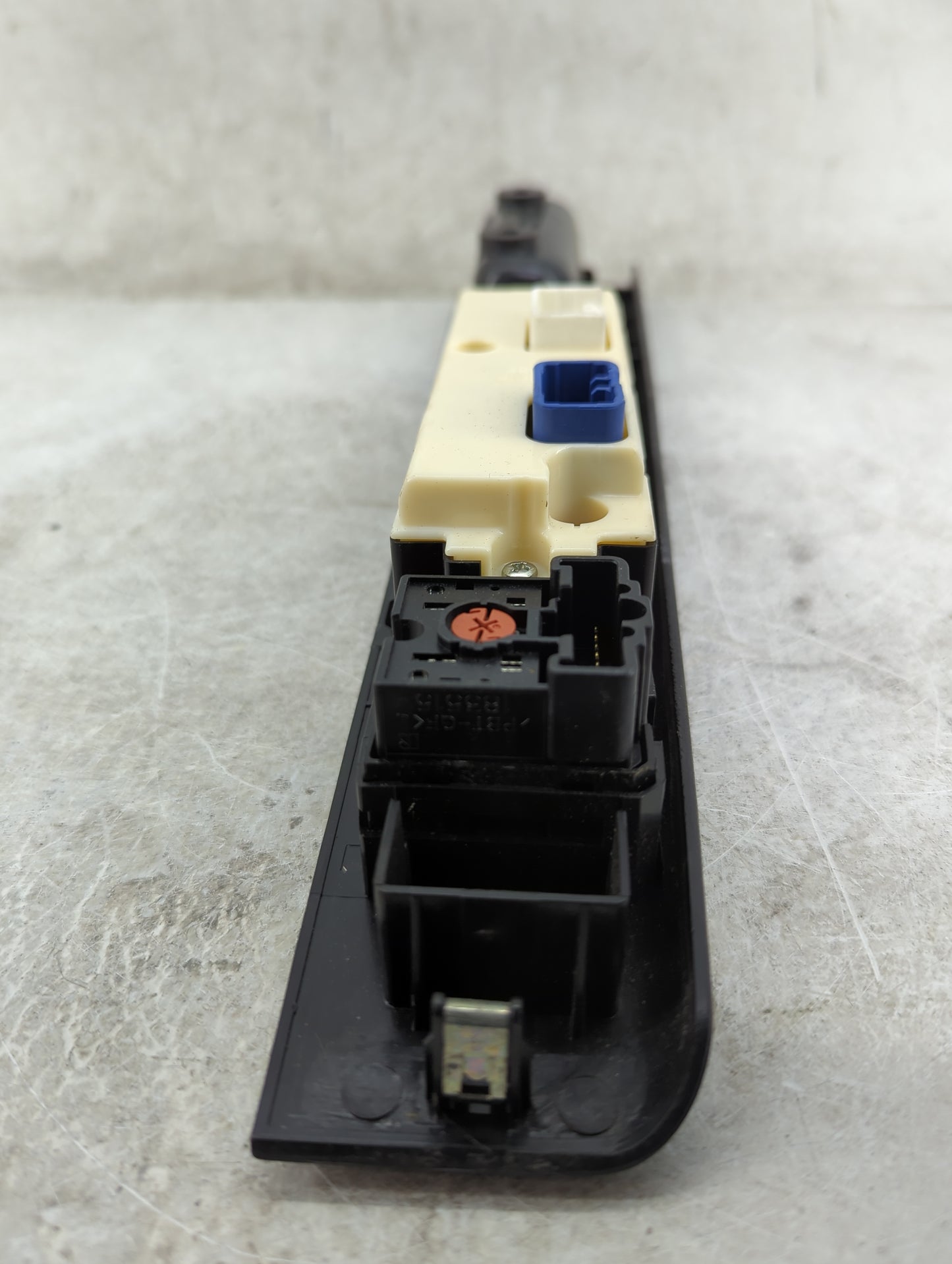 2004-2012 Chevrolet Colorado Master Power Window Switch Replacement Driver Side Left P/N:517317 Fits OEM Used Auto Parts - O