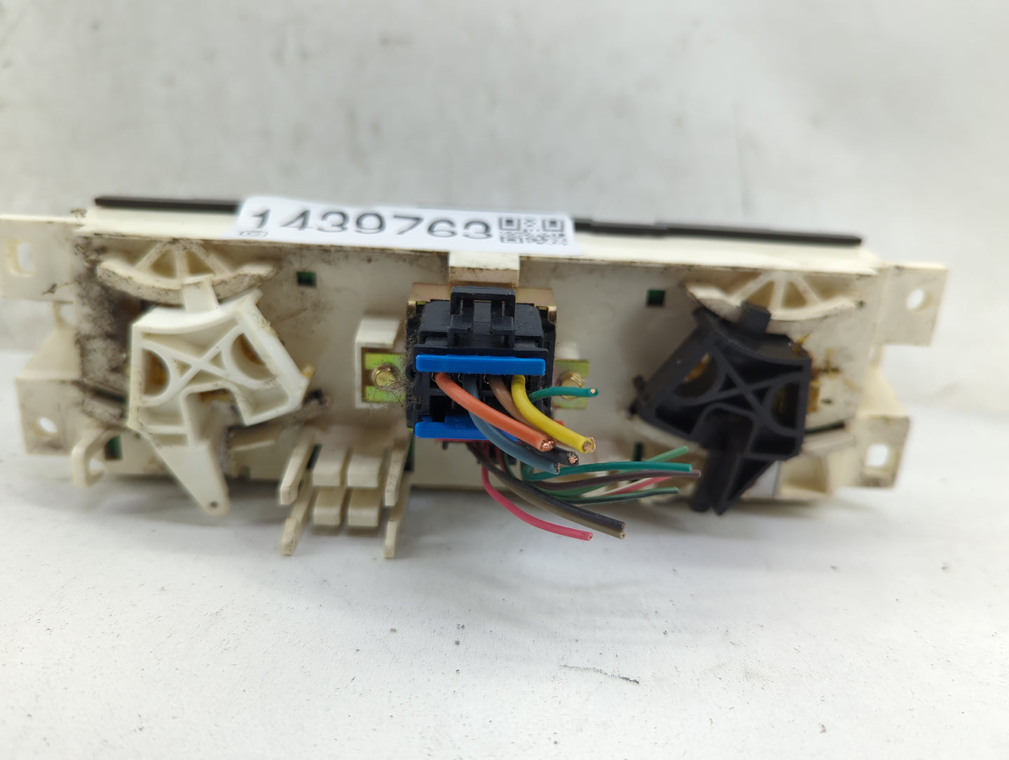 2004-2012 Chevrolet Colorado Climate Control Module Temperature AC/Heater Replacement P/N:25841856 Fits OEM Used Auto Parts 