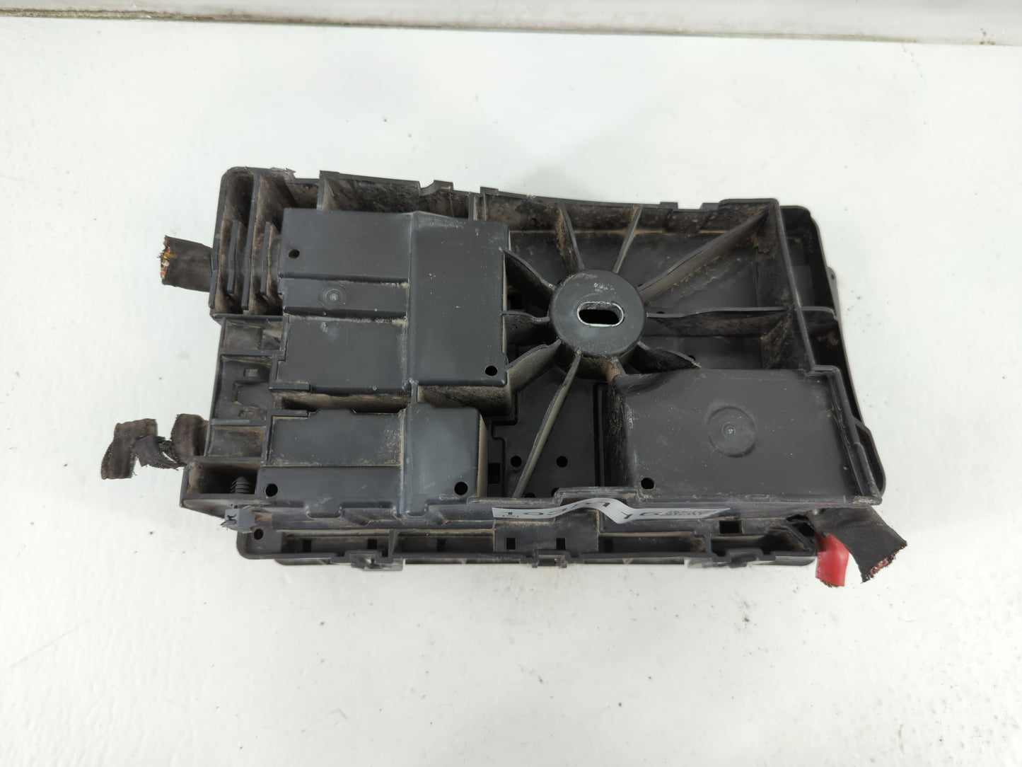 2011-2014 Chevrolet Cruze Fusebox Fuse Box Panel Relay Module P/N:812461952 Fits Fits 2011 2012 2013 2014 OEM Used Auto Part