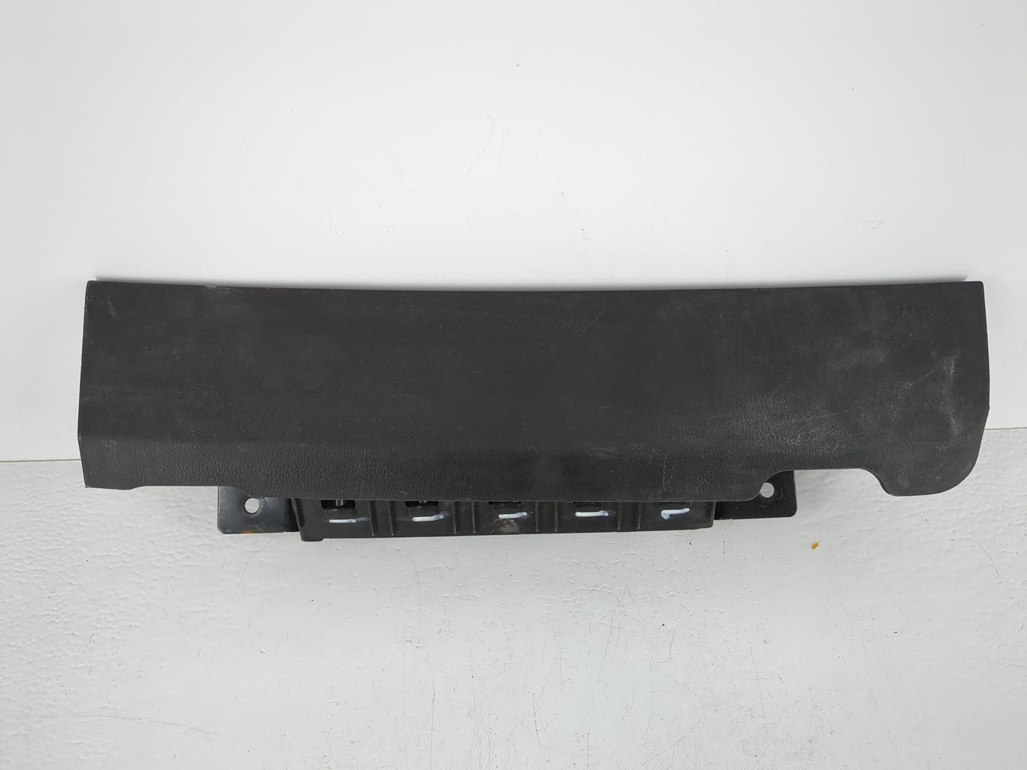2011-2012 Chevrolet Cruze Air Bag Passenger Right Knee OEM P/N:AB0-09C005 9521 8712 Fits Fits 2011 2012 OEM Used Auto Parts 