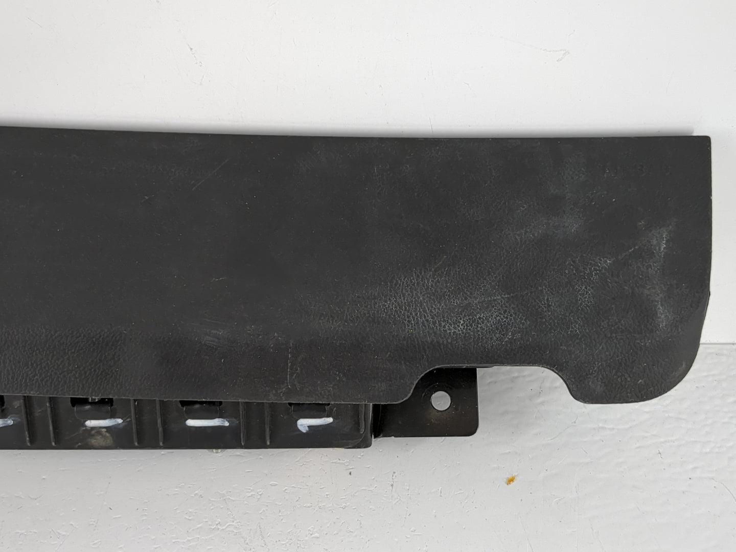 2011-2012 Chevrolet Cruze Air Bag Passenger Right Knee OEM P/N:AB0-09C005 9521 8712 Fits Fits 2011 2012 OEM Used Auto Parts 