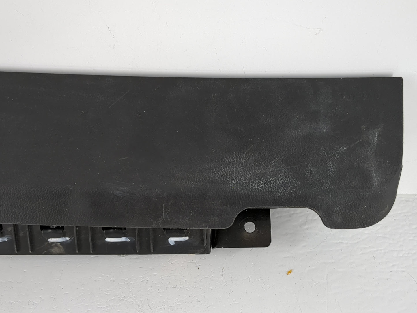 2011-2012 Chevrolet Cruze Air Bag Passenger Right Knee OEM P/N:AB0-09C005 9521 8712 Fits Fits 2011 2012 OEM Used Auto Parts 