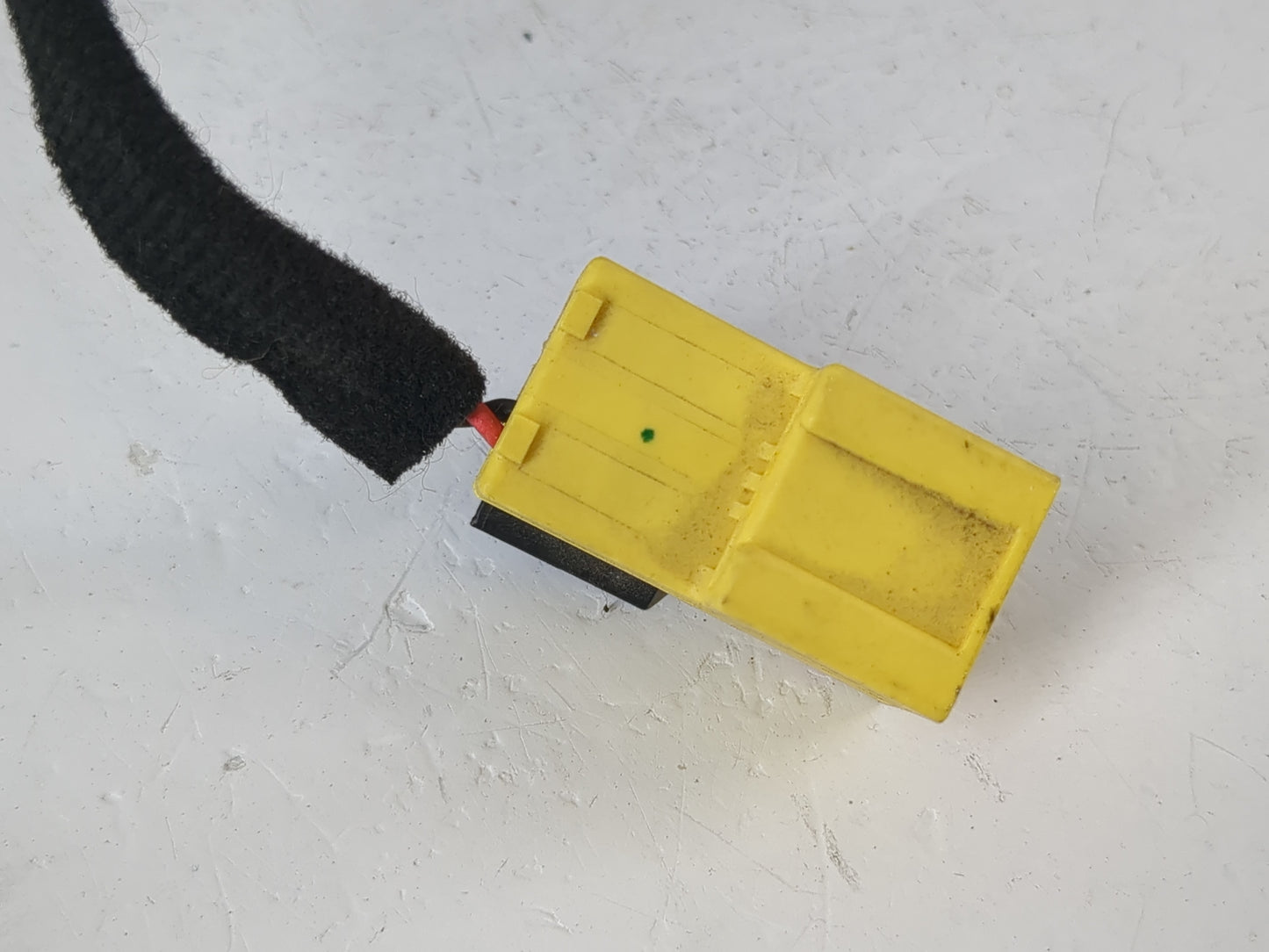 2011-2012 Chevrolet Cruze Air Bag Passenger Right Knee OEM P/N:AB0-09C005 9521 8712 Fits Fits 2011 2012 OEM Used Auto Parts 