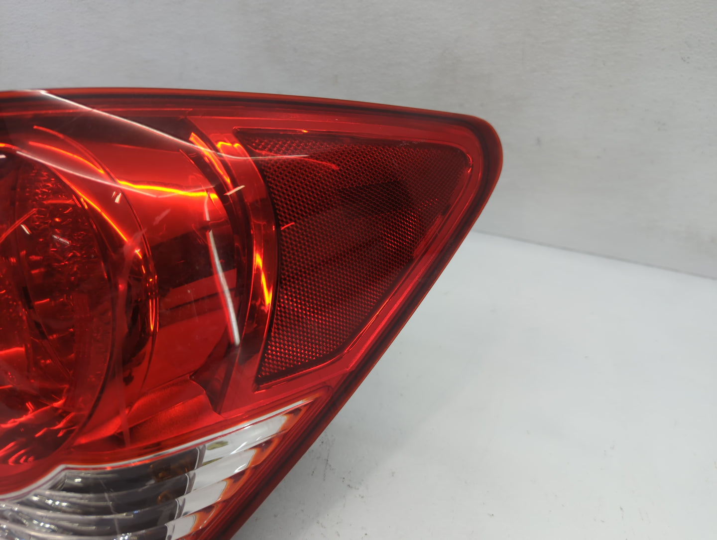 2011-2016 Chevrolet Cruze Tail Light Assembly Passenger Right OEM P/N:AIRST 11 1P Fits Fits 2011 2012 2013 2014 2015 2016 OE