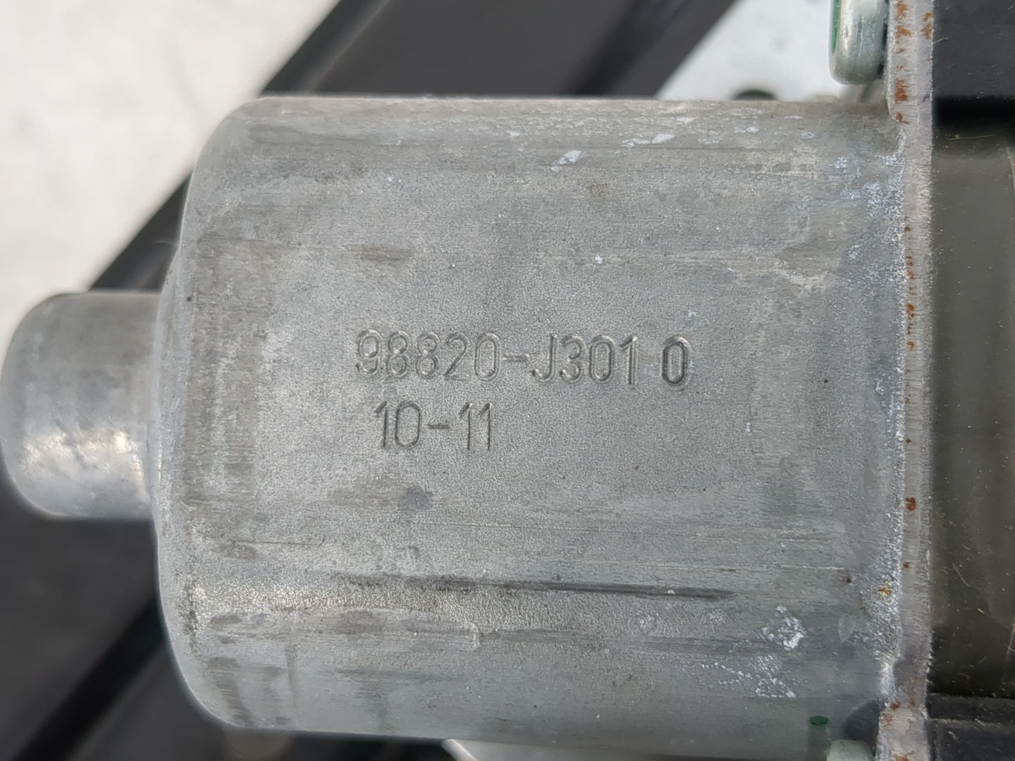2011-2012 Chevrolet Cruze Used Window Regulator Passenger Front 1035528 - Oemusedautoparts1.com