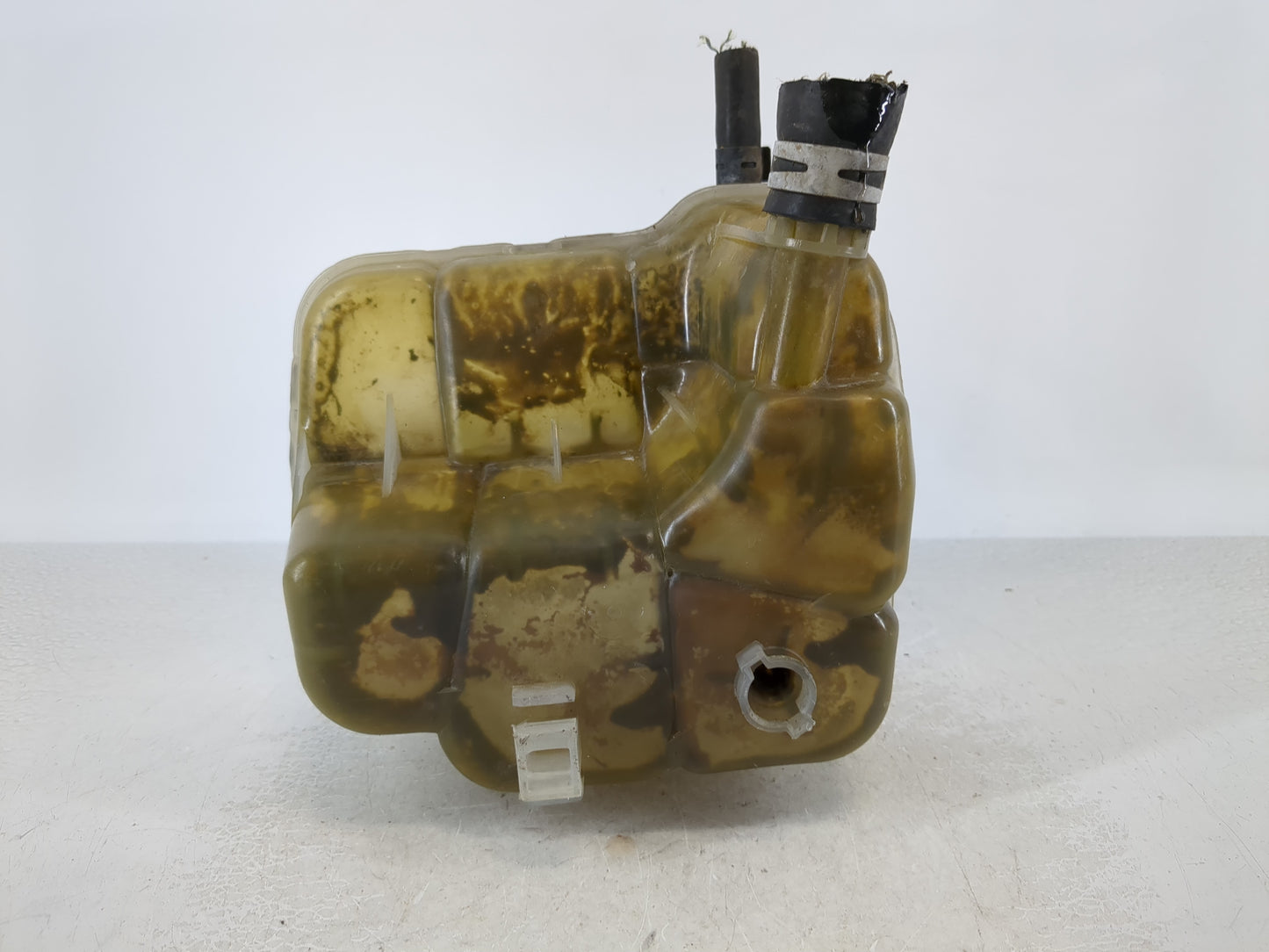 2011 Chevrolet Cruze Radiator Coolant Overflow Expansion Tank Bottle 1035551 - Oemusedautoparts1.com