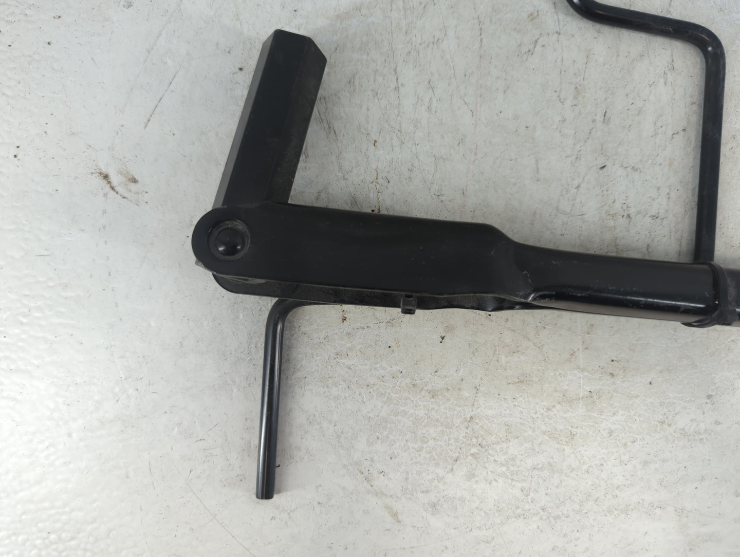 2011 Chevrolet Cruze Spare Scissor Car Jack 1048298 - Oemusedautoparts1.com