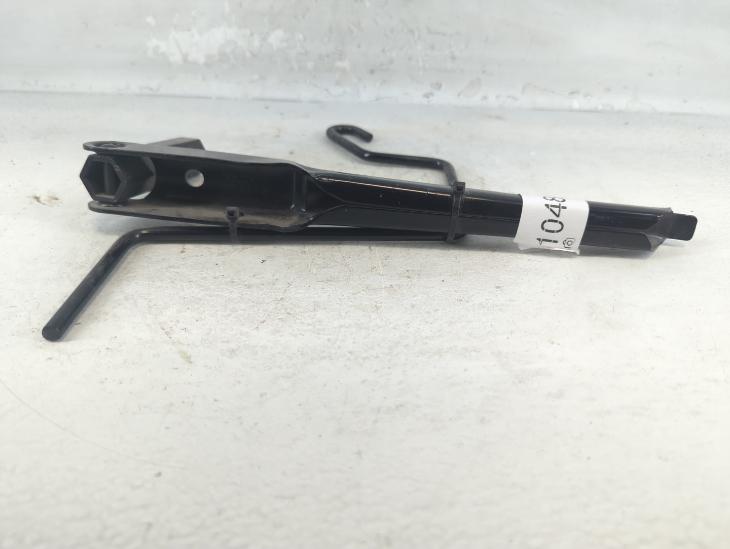 2011 Chevrolet Cruze Spare Scissor Car Jack 1048298 - Oemusedautoparts1.com