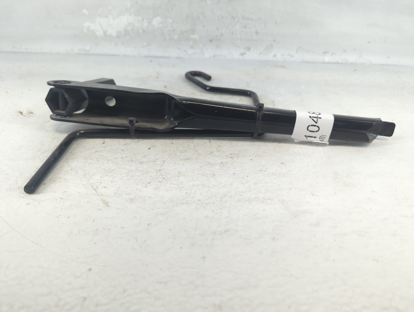 2011 Chevrolet Cruze Spare Scissor Car Jack 1048298 - Oemusedautoparts1.com