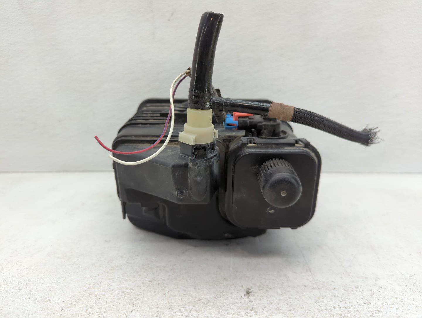 2011 Chevrolet Cruze Fuel Vapor Charcoal Canister 1084765 - Oemusedautoparts1.com