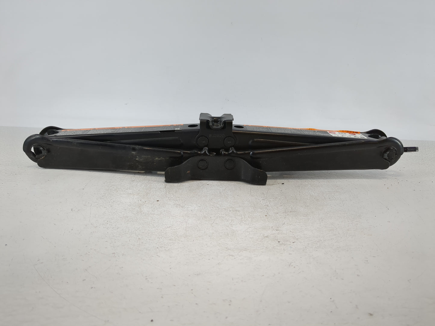 2011 Chevrolet Cruze Spare Scissor Car Jack - Oemusedautoparts1.com