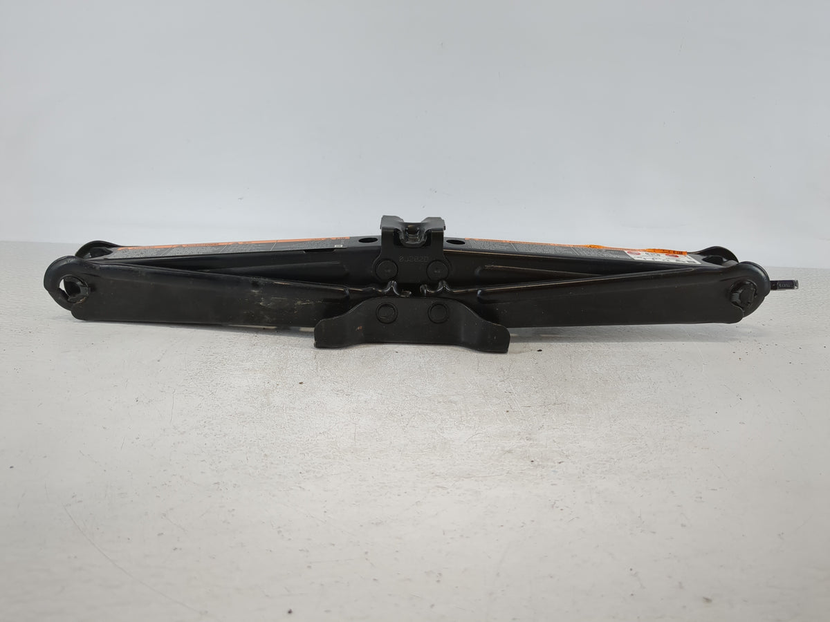 2011 Chevrolet Cruze Spare Scissor Car Jack 1100896 - Oemusedautoparts1.com