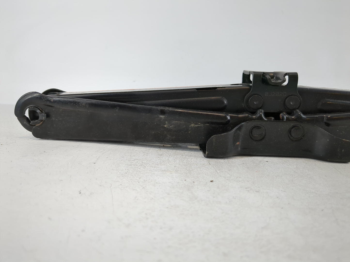 2011 Chevrolet Cruze Spare Scissor Car Jack 1100896 - Oemusedautoparts1.com