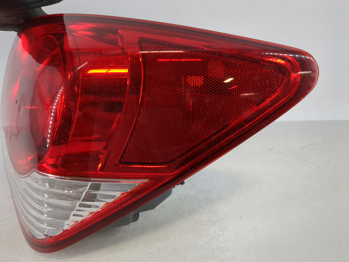 2011-2016 Chevrolet Cruze Tail Light Assembly Passenger Right OEM Fits Fits 2011 2012 2013 2014 2015 2016 OEM Used Auto Part