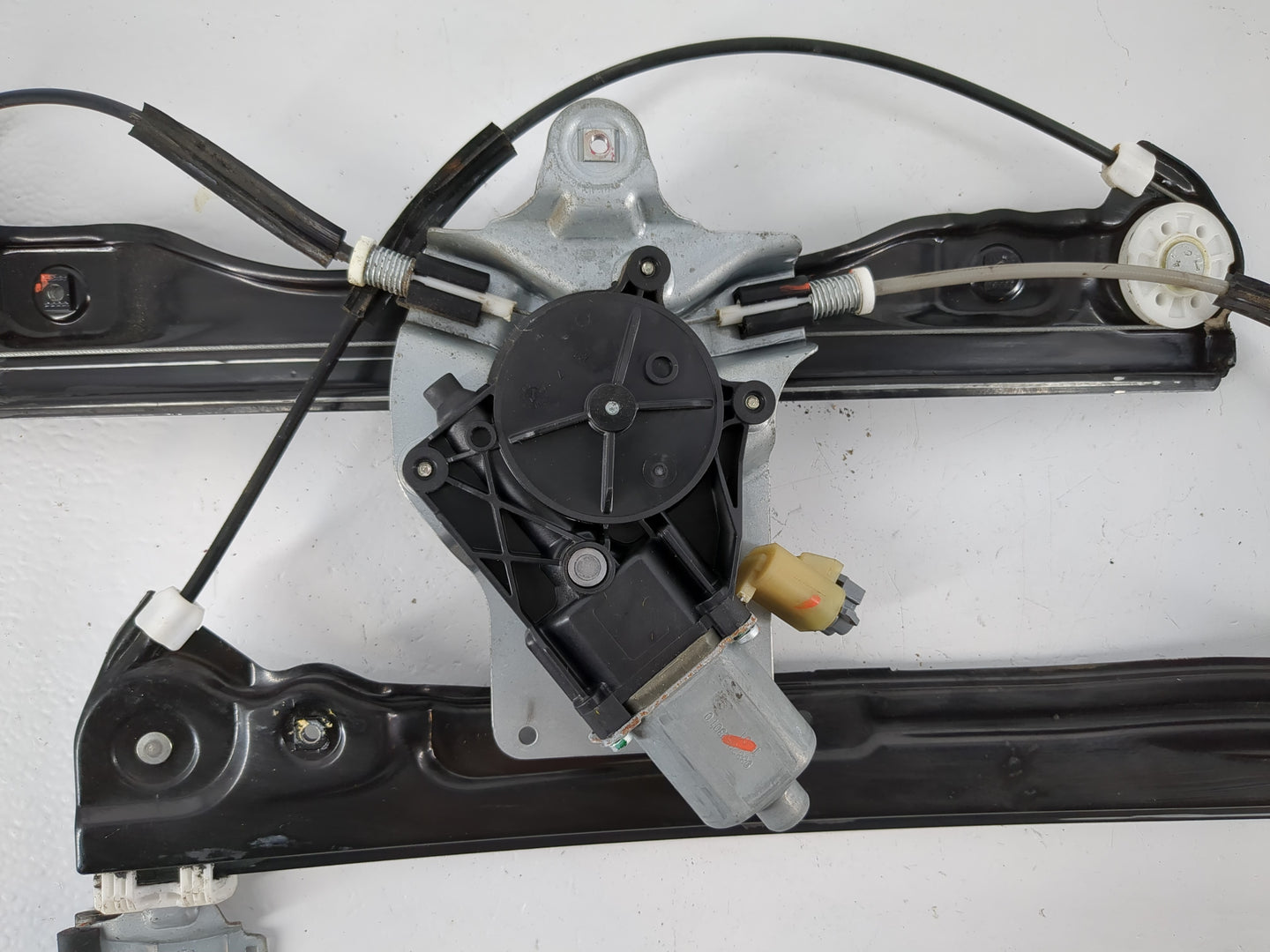 2011-2012 Chevrolet Cruze Used Window Regulator Passenger Front 1112955 - Oemusedautoparts1.com