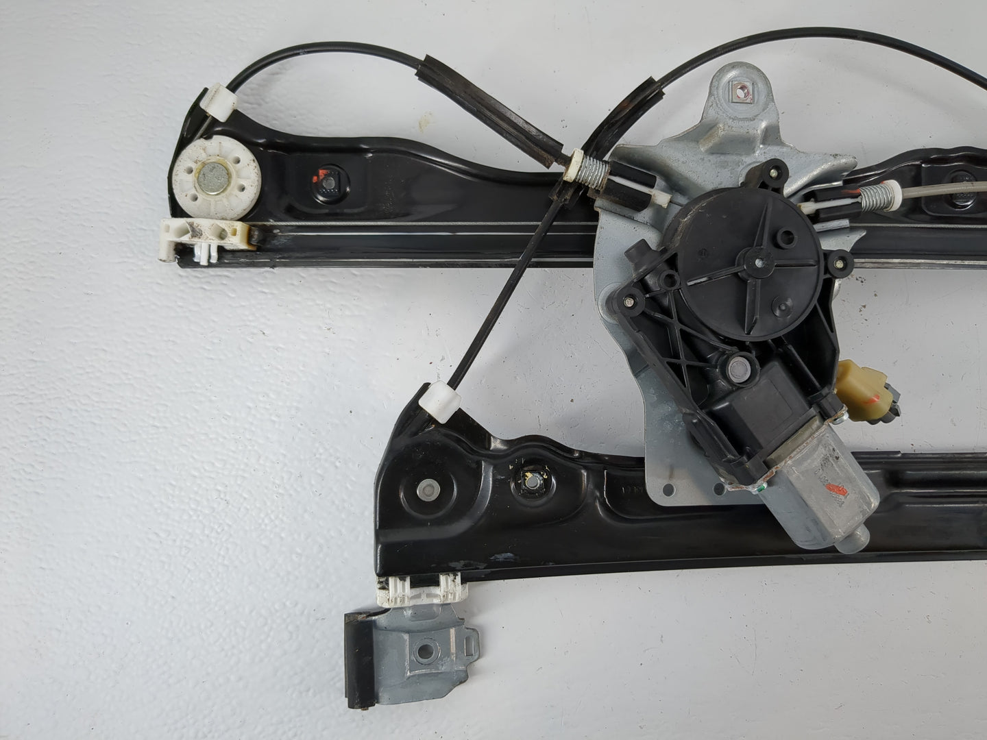 2011-2012 Chevrolet Cruze Used Window Regulator Passenger Front 1112955 - Oemusedautoparts1.com