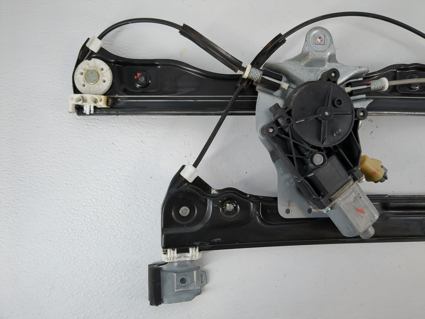 2011-2012 Chevrolet Cruze Used Window Regulator Passenger Front 1112955 - Oemusedautoparts1.com