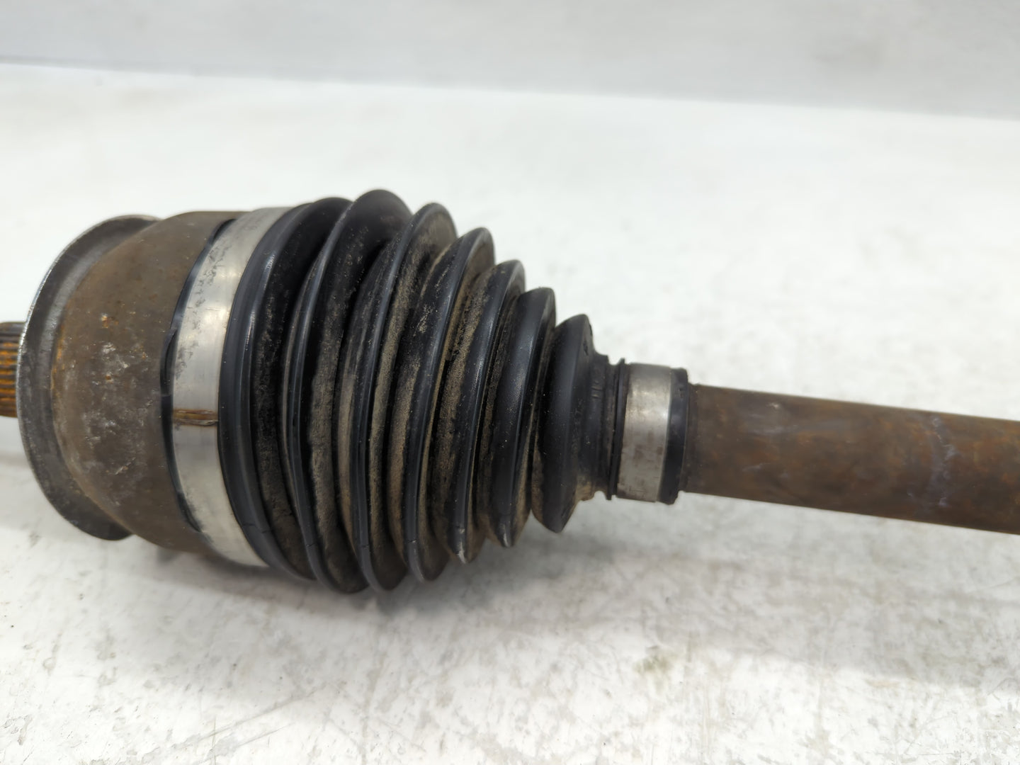 2011-2012 Chevrolet Cruze Axle Shaft Front Passenger Cv C/v - Oemusedautoparts1.com