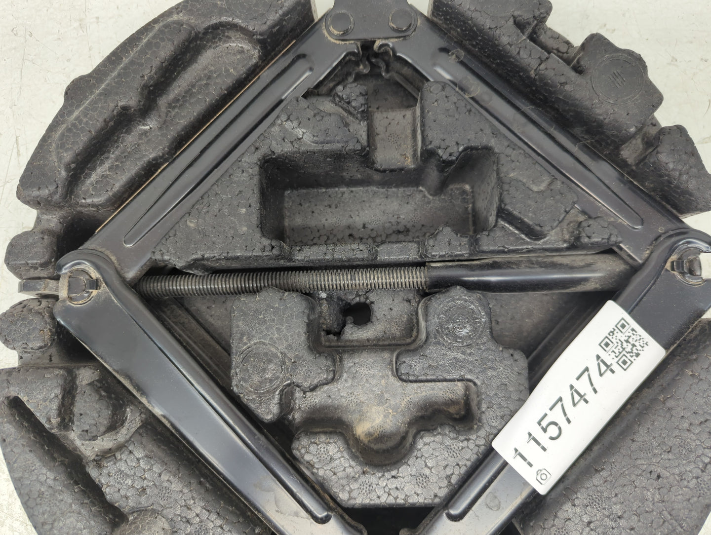 2011 Chevrolet Cruze Spare Scissor Car Jack 1157474 - Oemusedautoparts1.com
